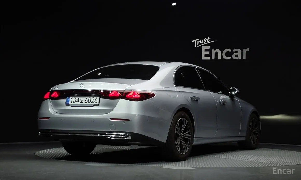 Фото 2 - Mercedes-Benz E-Class