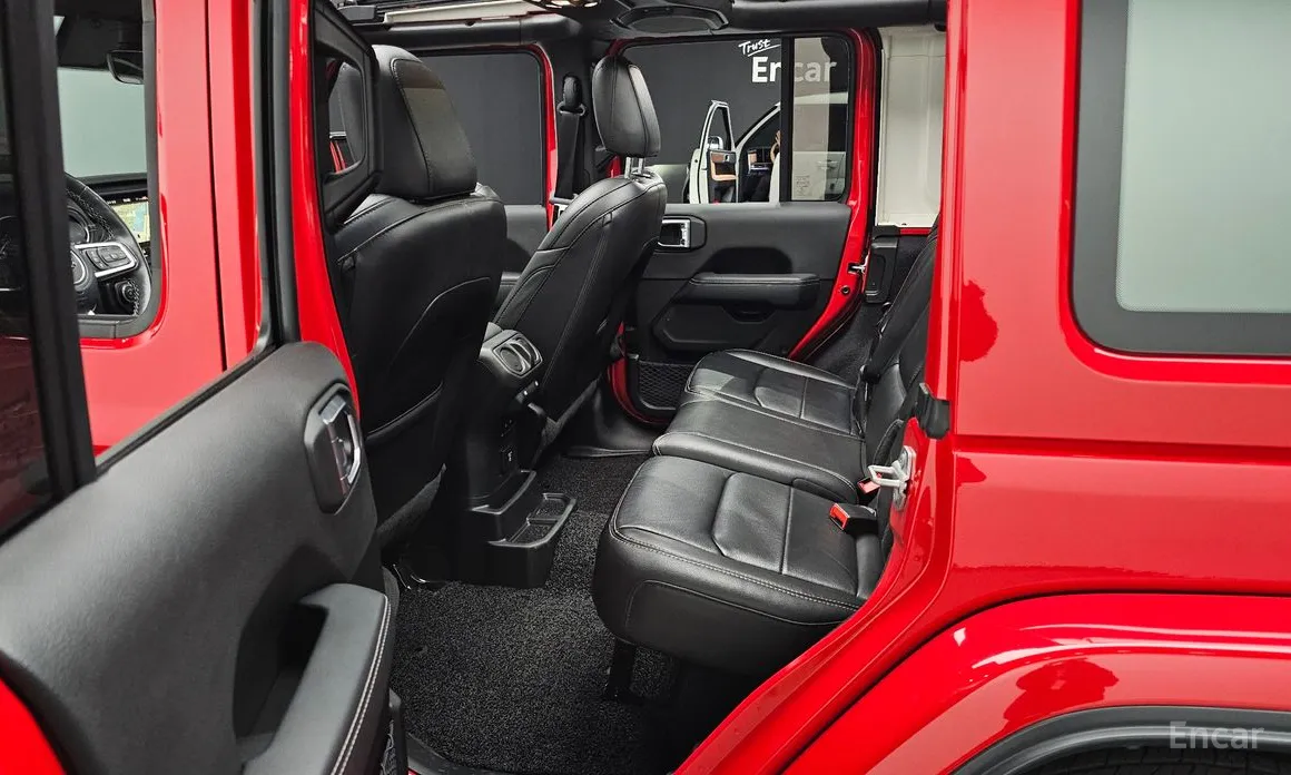 Фото 12 - Jeep Wrangler