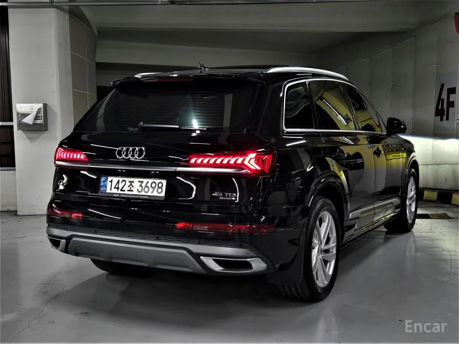 Фото 2 - Audi Q7