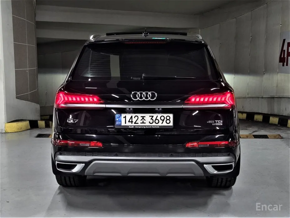 Фото 4 - Audi Q7