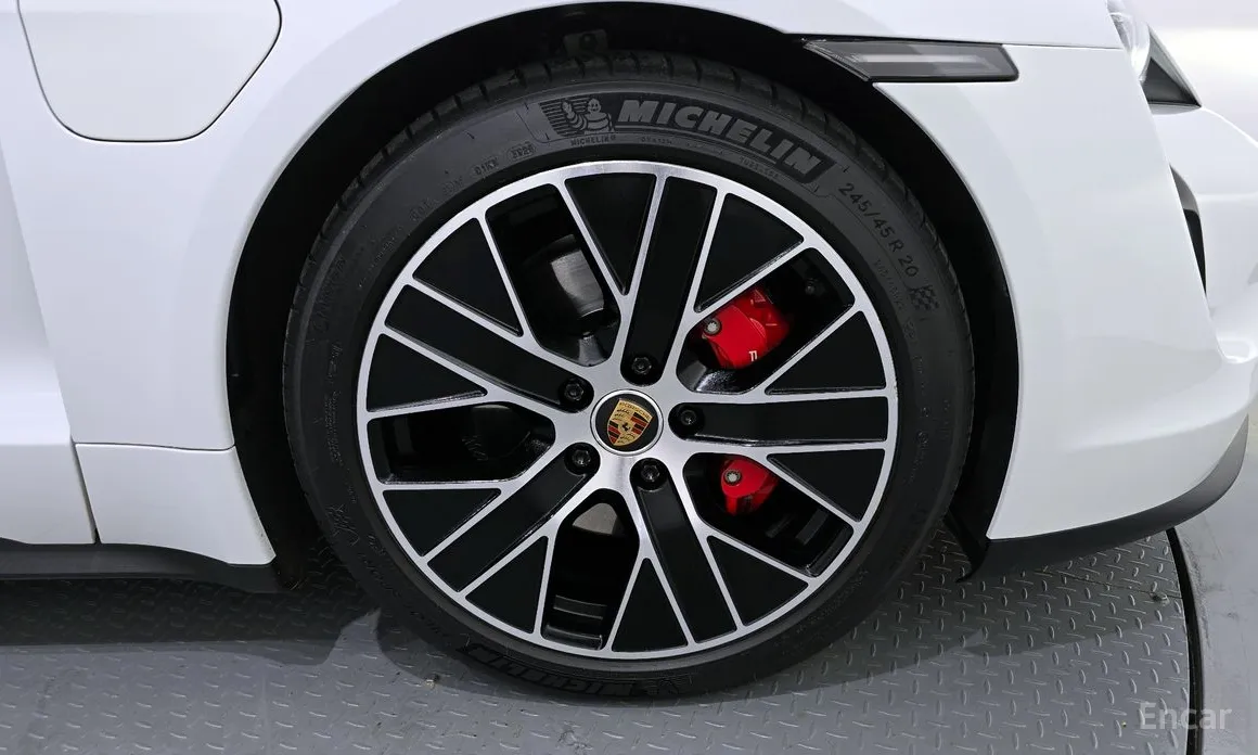 Фото 5 - Porsche Taycan