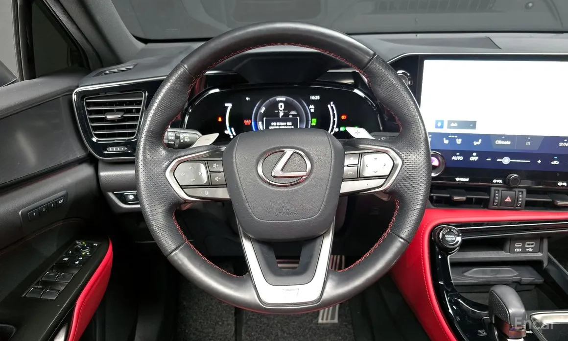 Фото 13 - Lexus NX