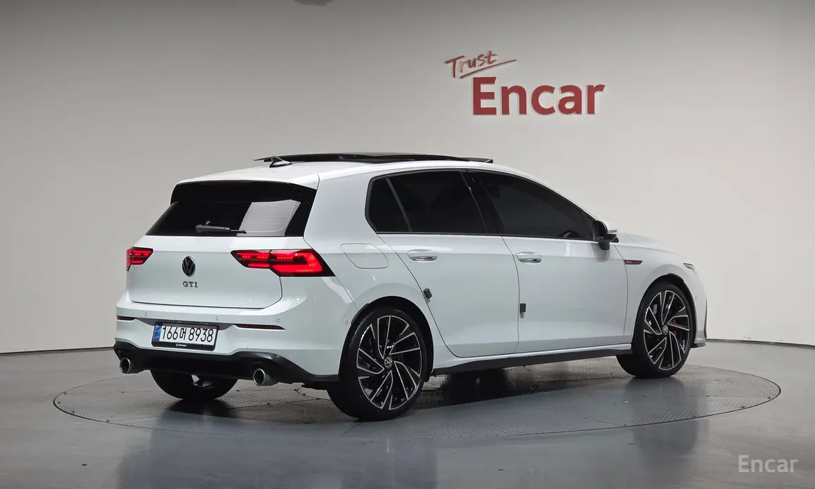 Фото 2 - Volkswagen Golf