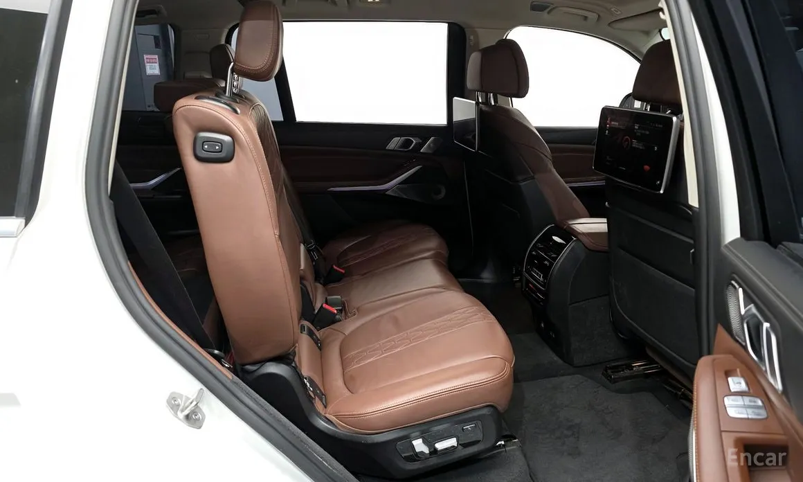 Фото 12 - BMW X7