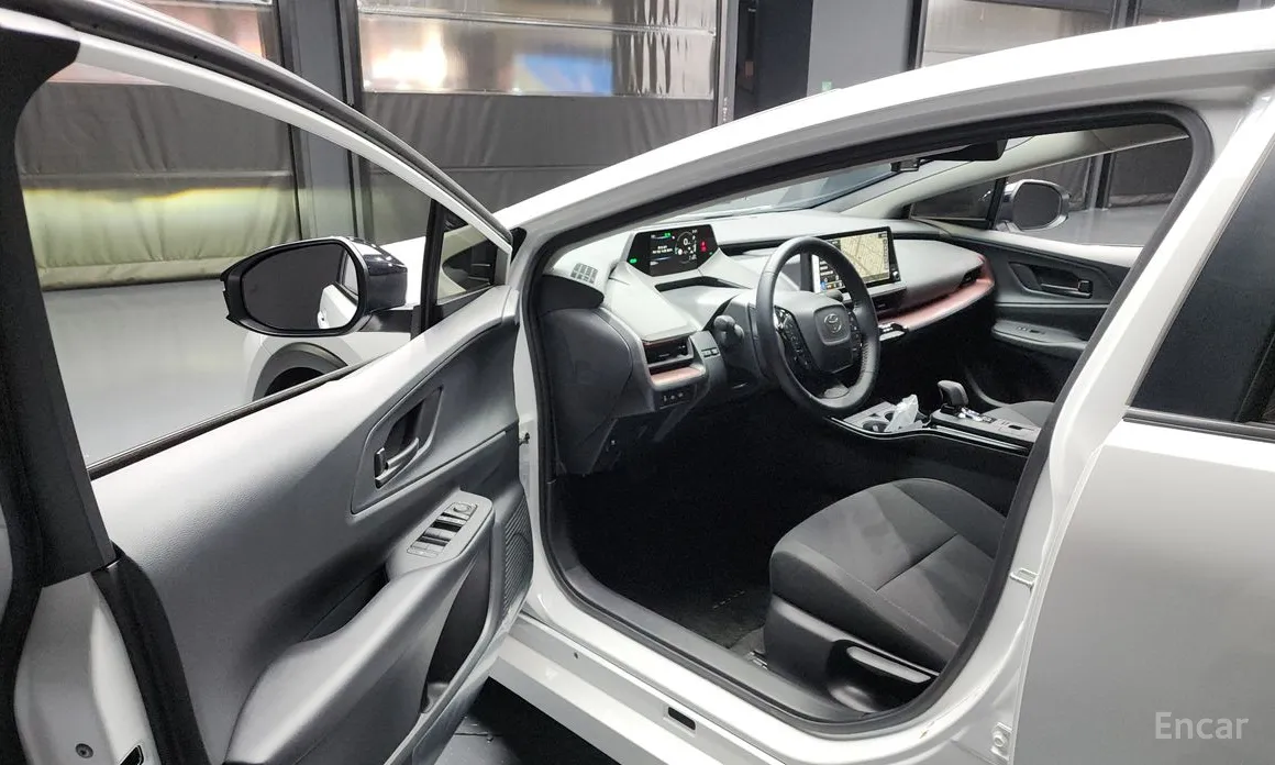 Фото 10 - Toyota Prius