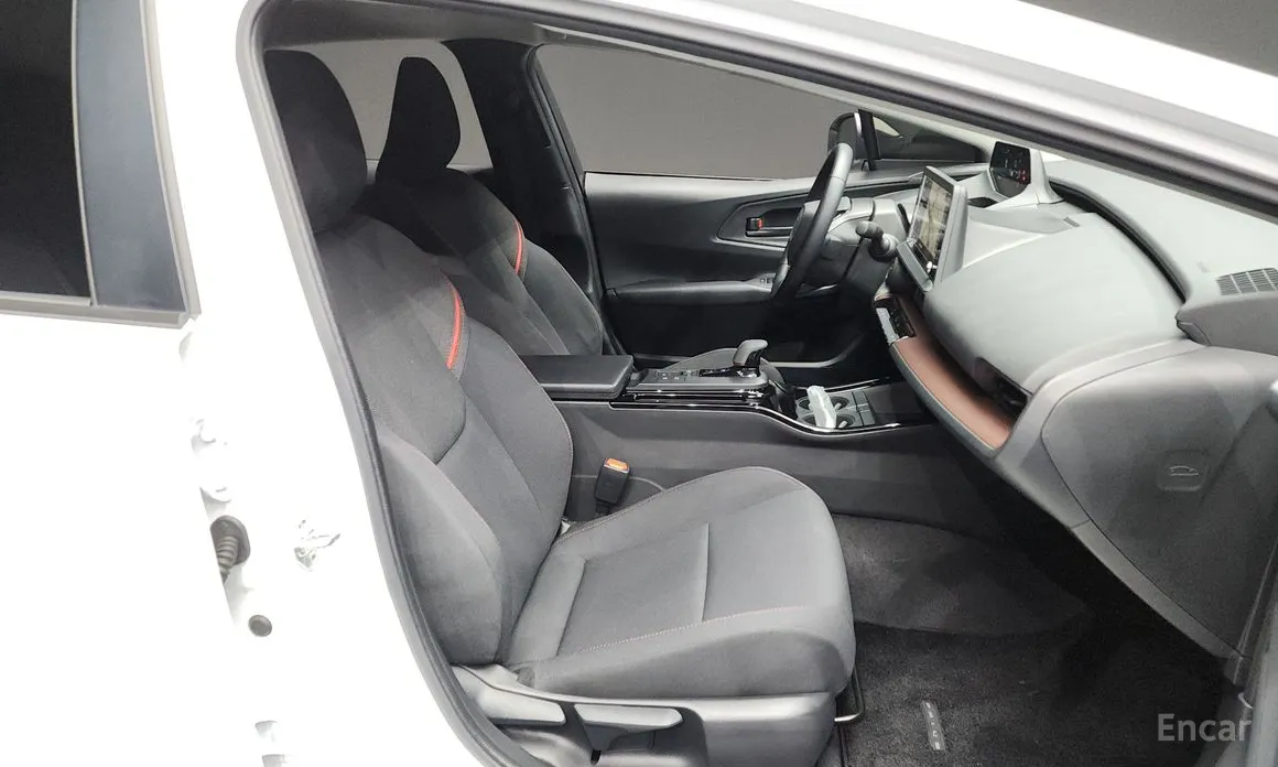 Фото 11 - Toyota Prius