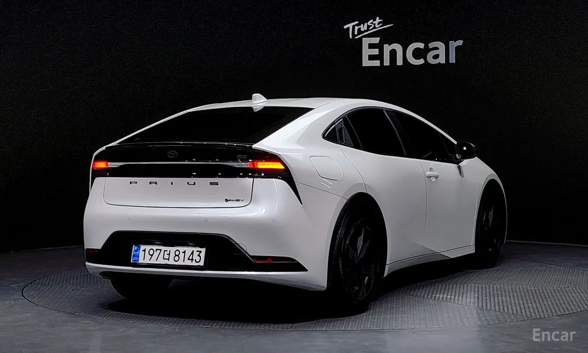 Фото 2 - Toyota Prius