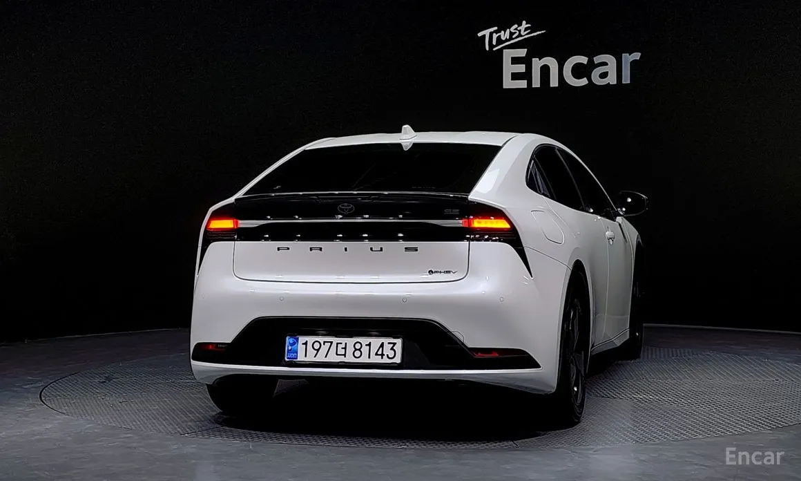 Фото 4 - Toyota Prius