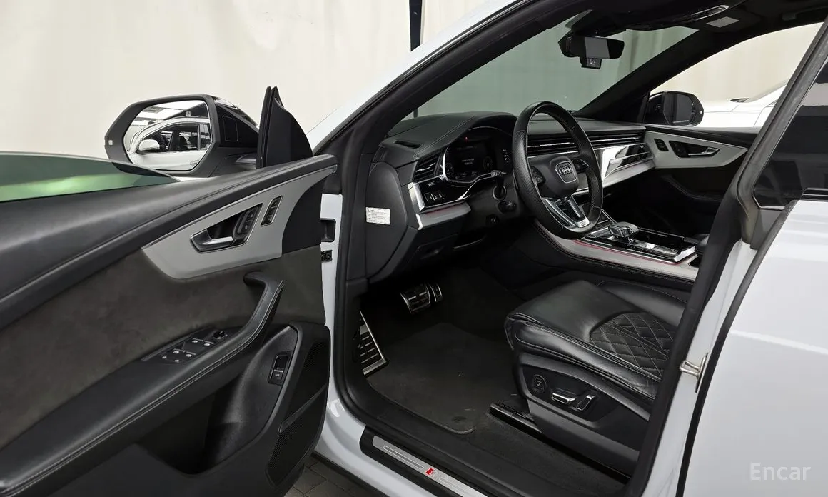 Фото 10 - Audi Q8