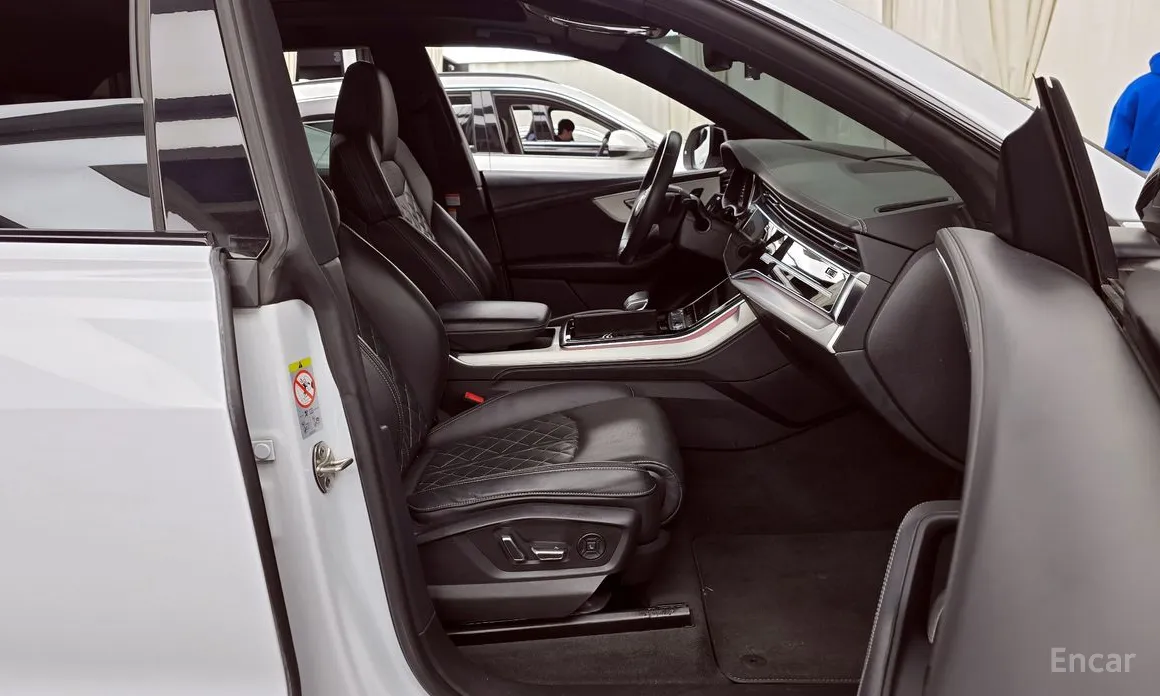 Фото 11 - Audi Q8