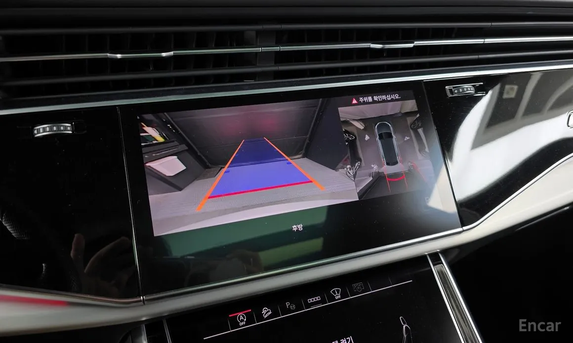 Фото 15 - Audi Q8