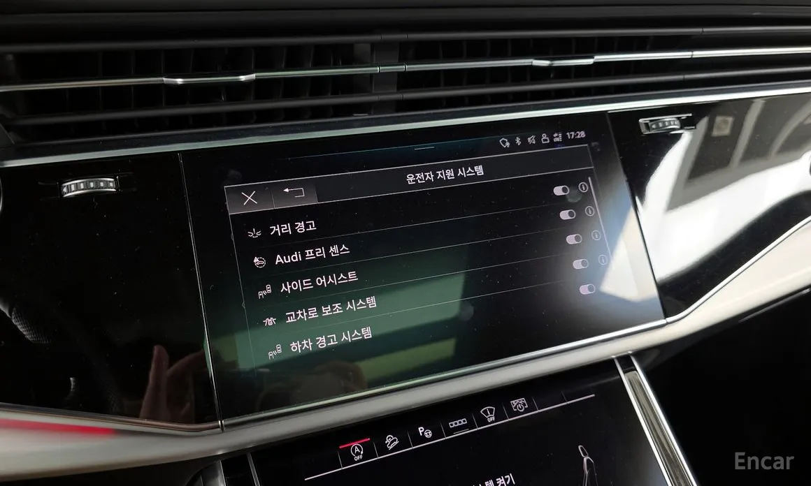 Фото 16 - Audi Q8