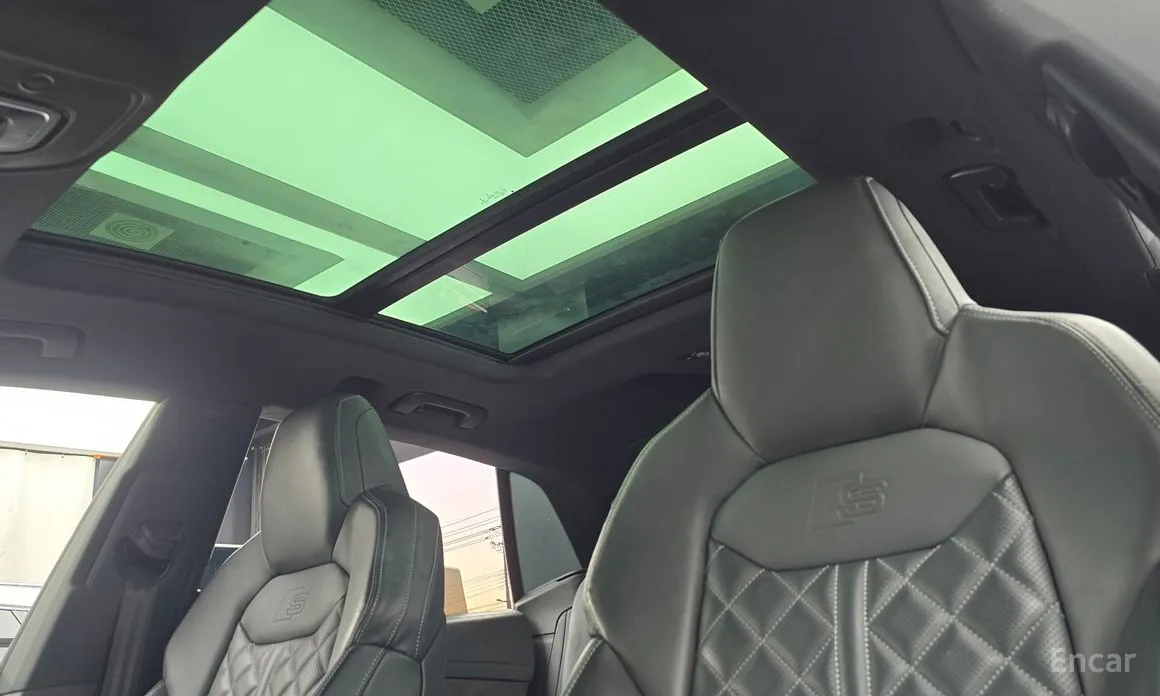 Фото 18 - Audi Q8