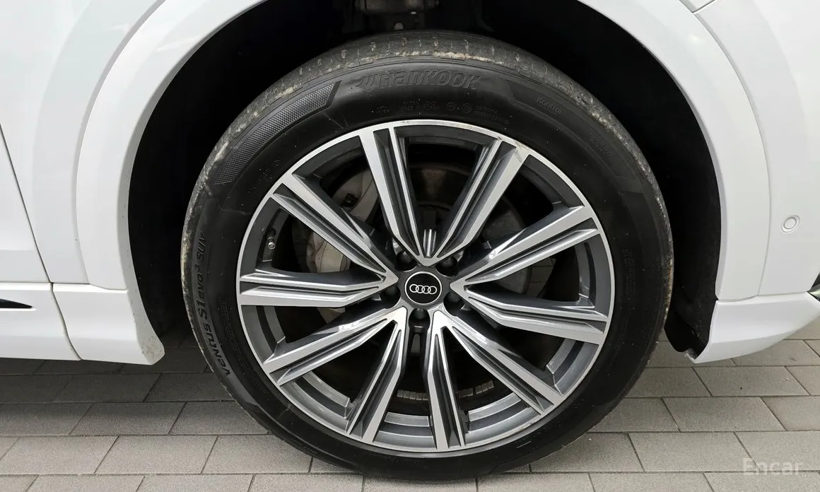 Фото 5 - Audi Q8