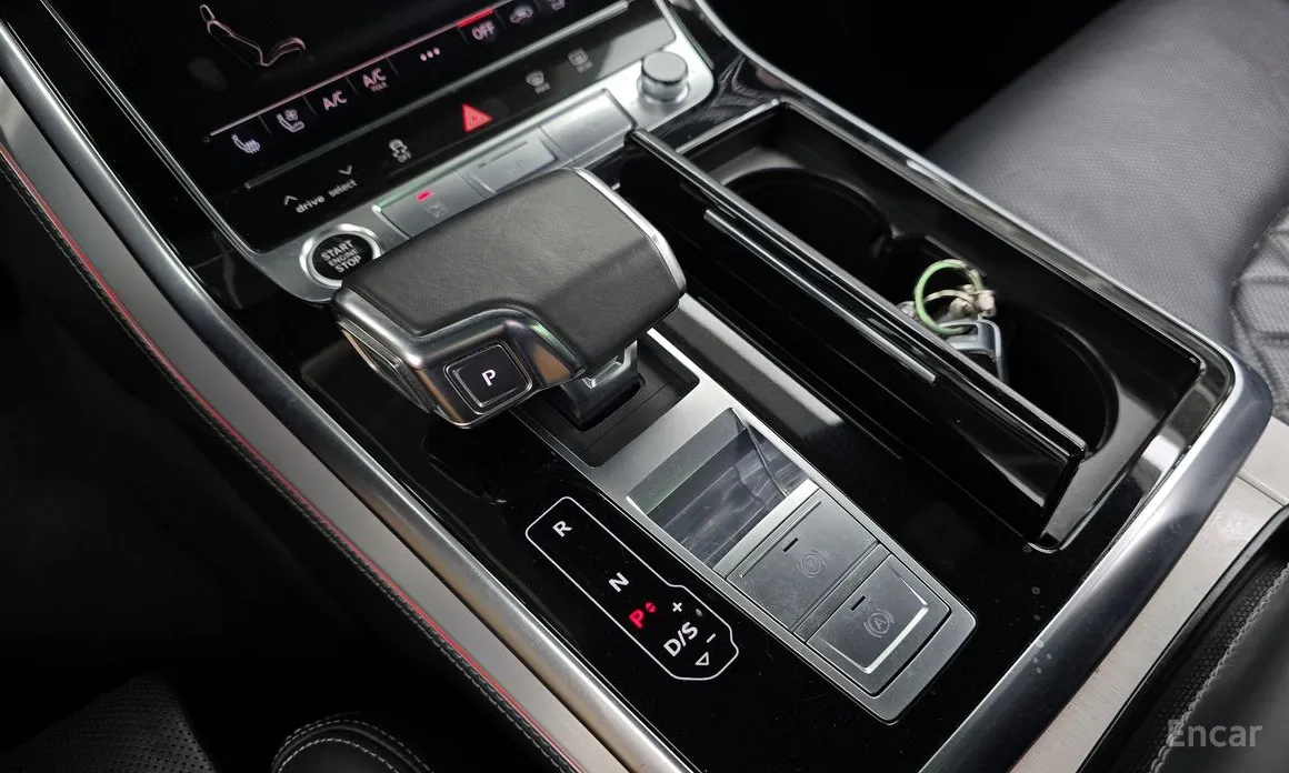 Фото 9 - Audi Q8