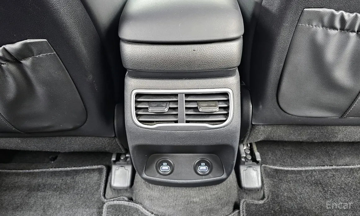 Фото 19 - Hyundai Santa Fe