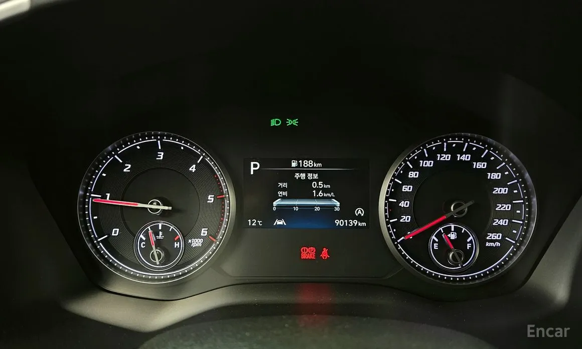 Фото 8 - Hyundai Santa Fe