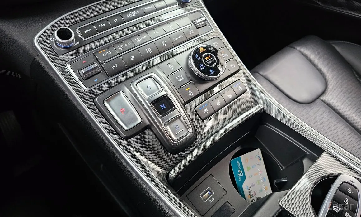 Фото 9 - Hyundai Santa Fe