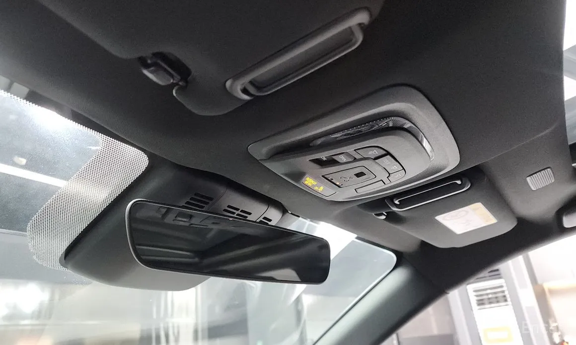 Фото 17 - Toyota Crown