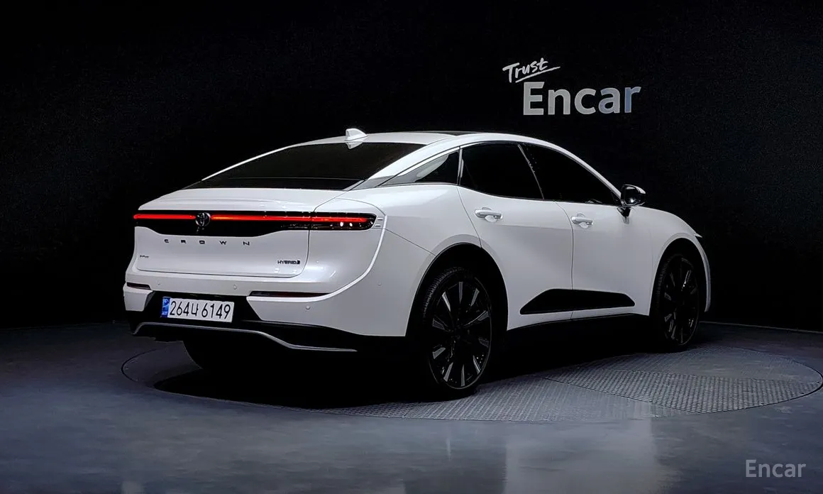 Фото 2 - Toyota Crown