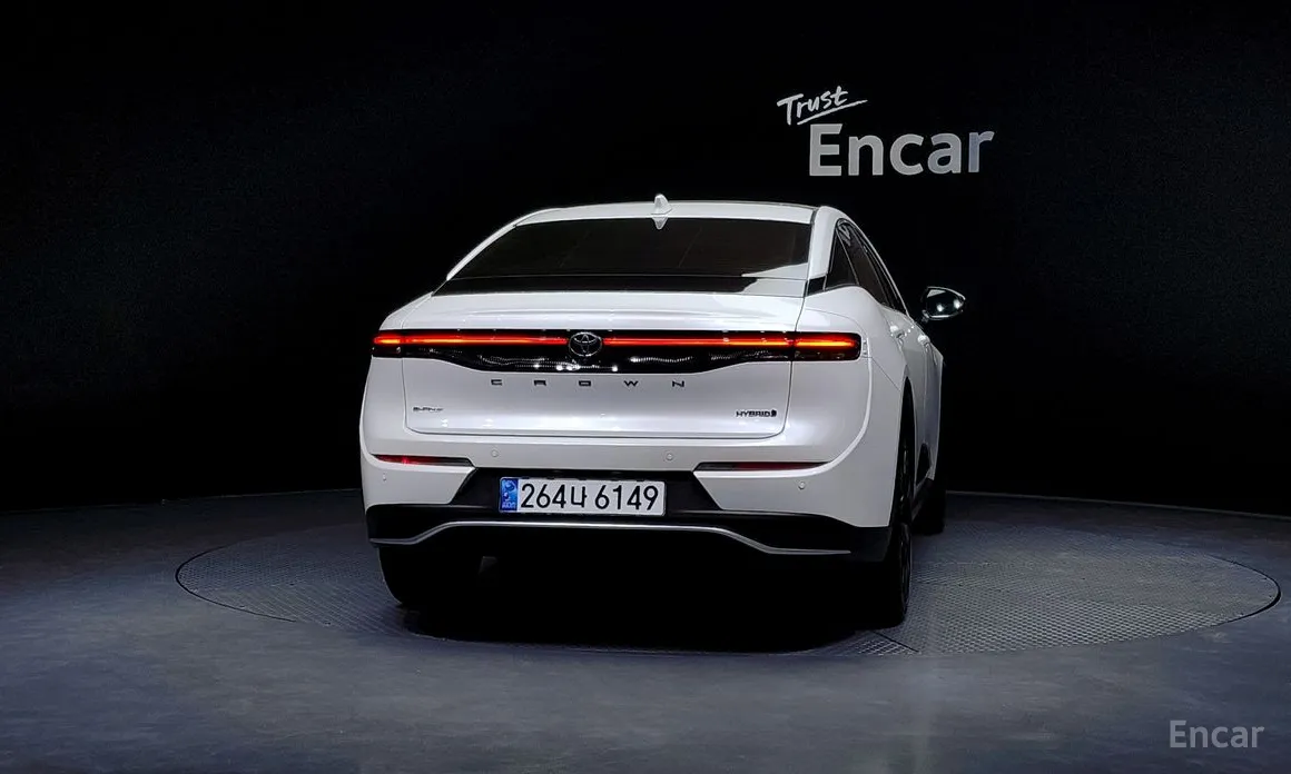 Фото 4 - Toyota Crown