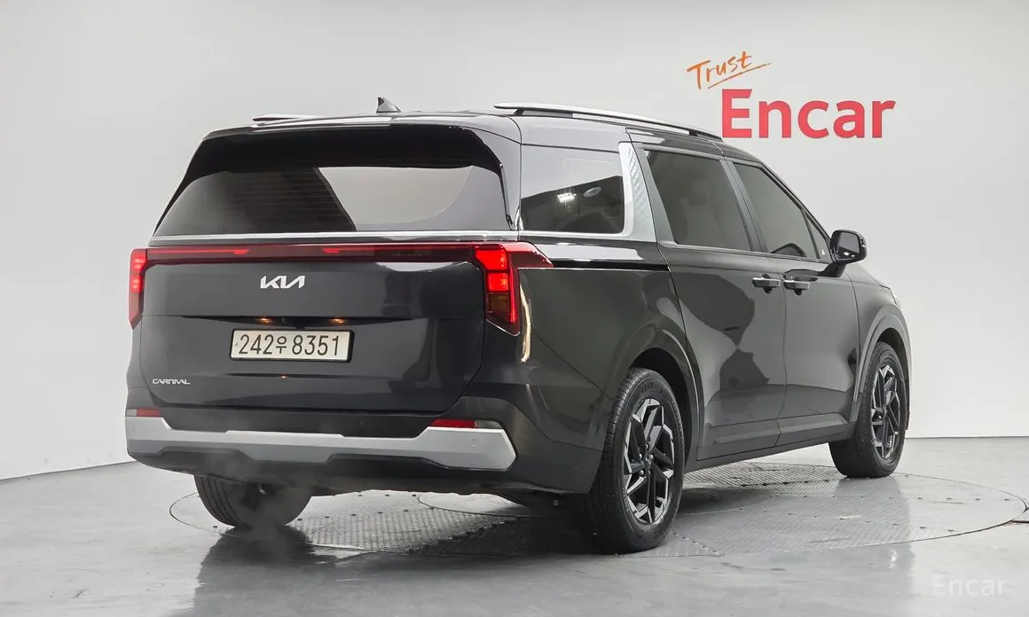 Фото 2 - Kia Carnival