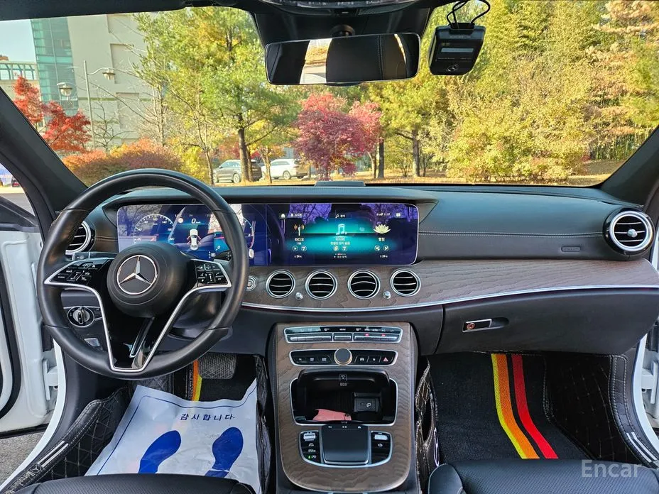 Фото 10 - Mercedes-Benz E-Class