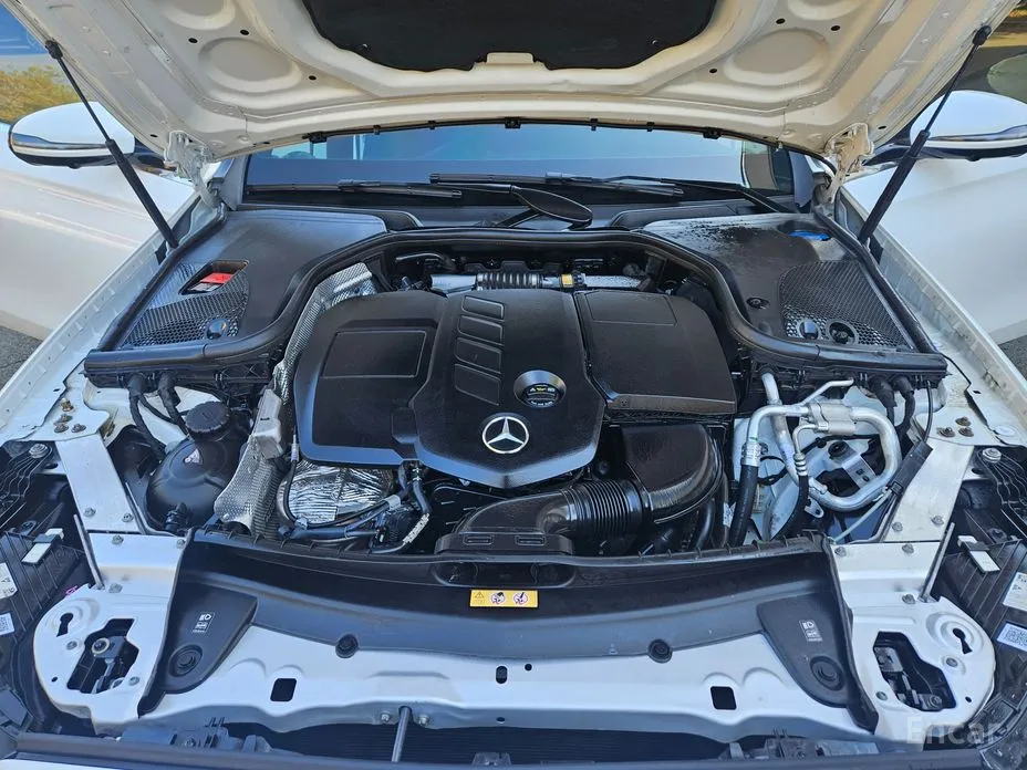 Фото 12 - Mercedes-Benz E-Class