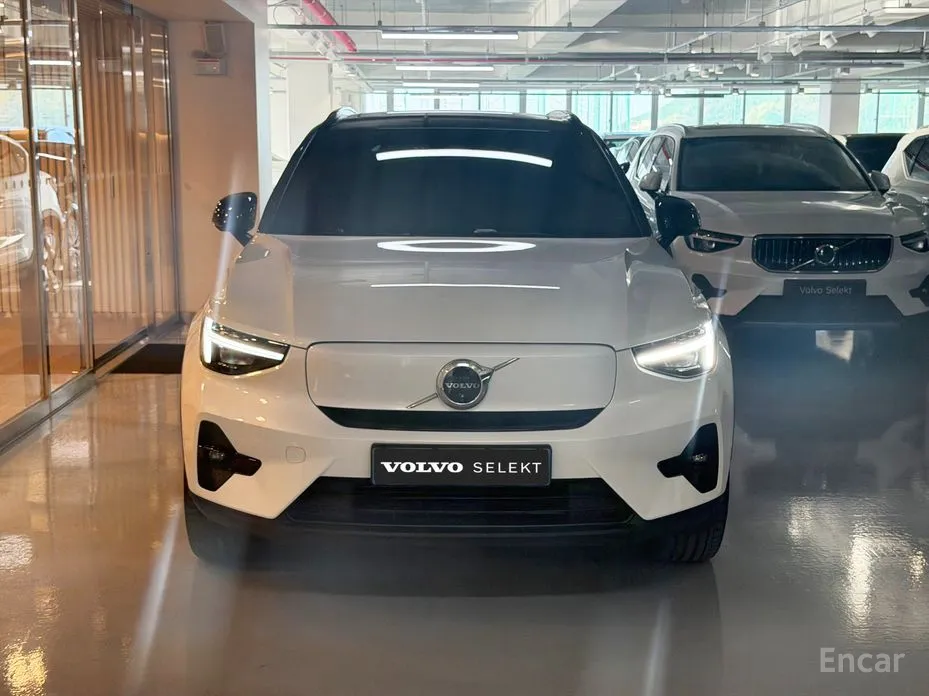 Фото 2 - Volvo XC40