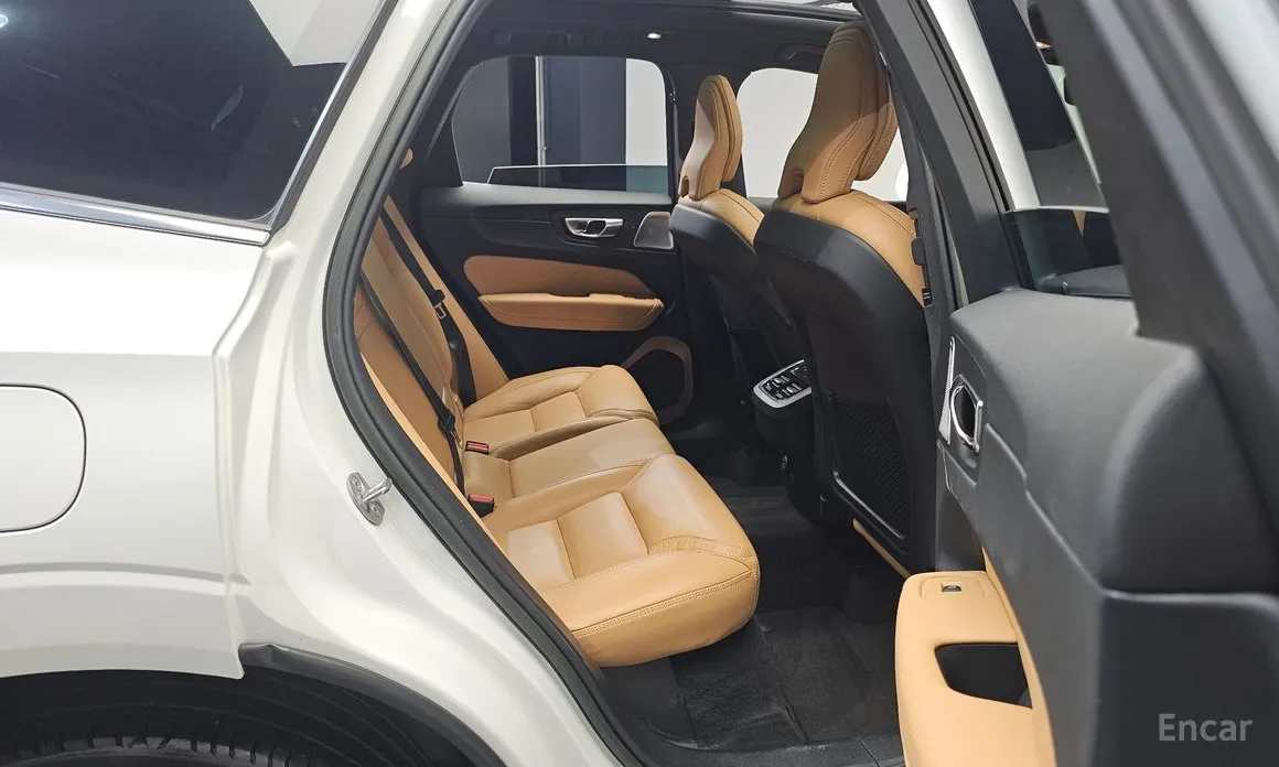 Фото 12 - Volvo XC60