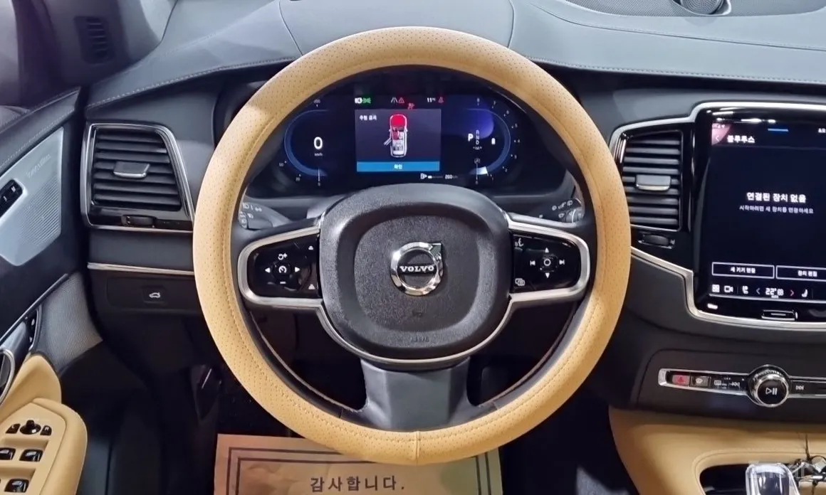 Фото 11 - Volvo XC90