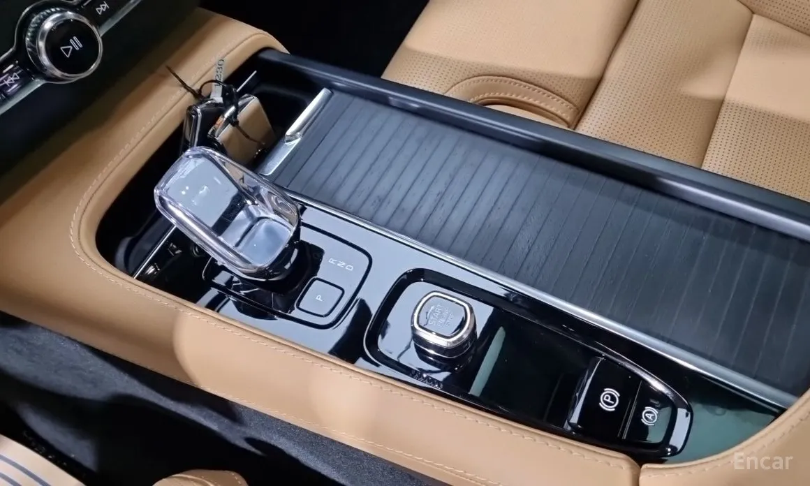 Фото 9 - Volvo XC90