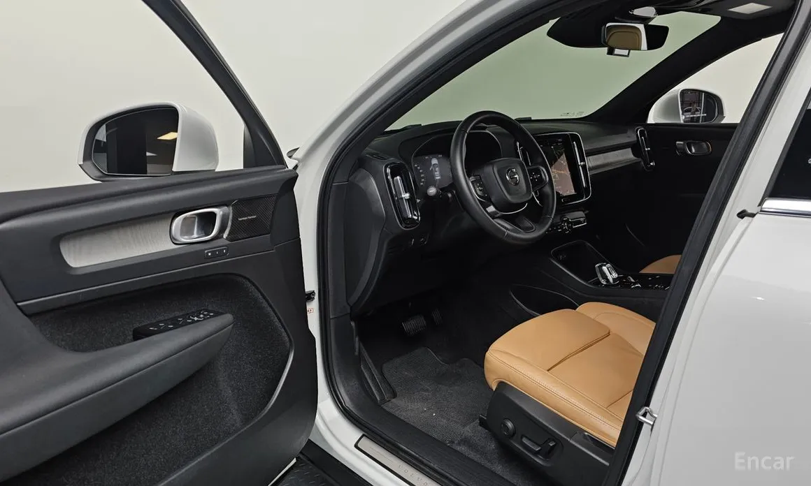 Фото 10 - Volvo XC40