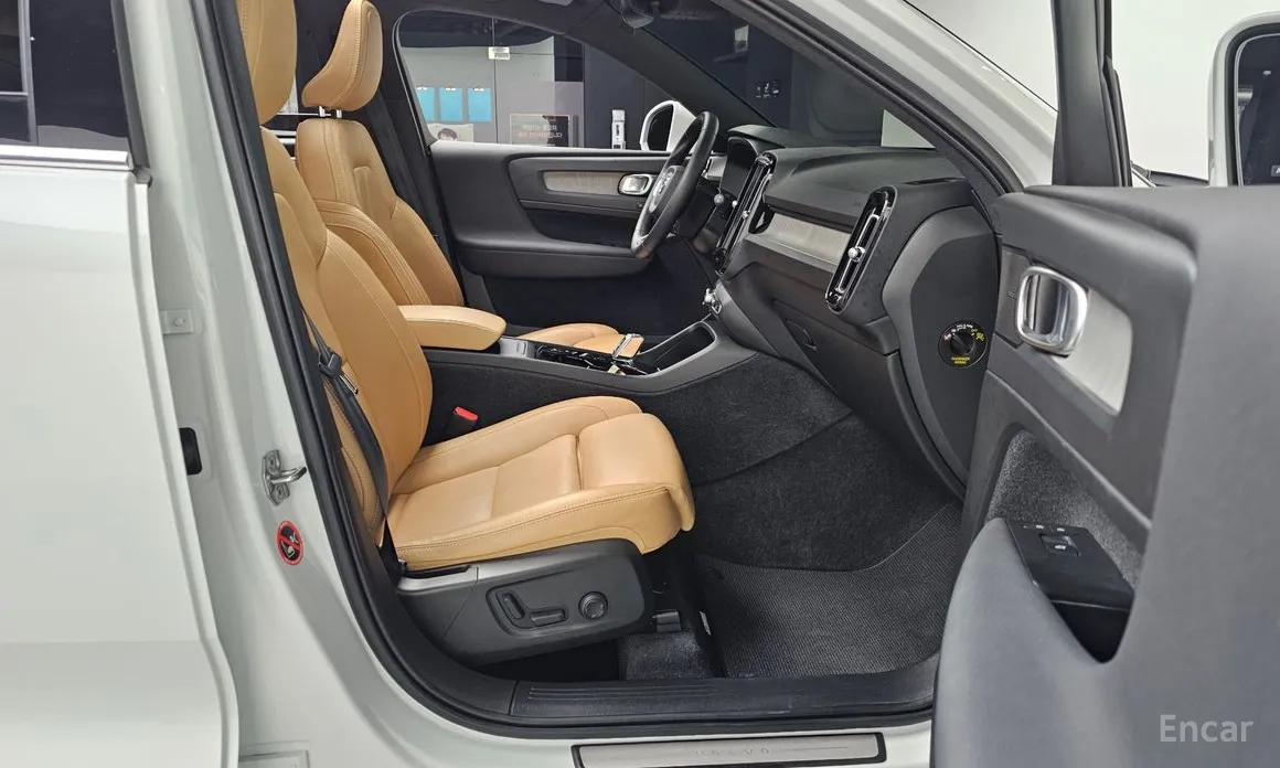 Фото 11 - Volvo XC40