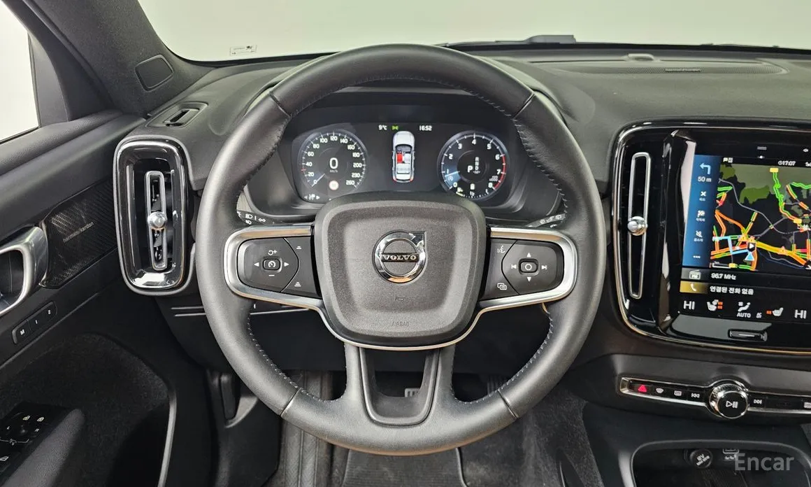 Фото 13 - Volvo XC40