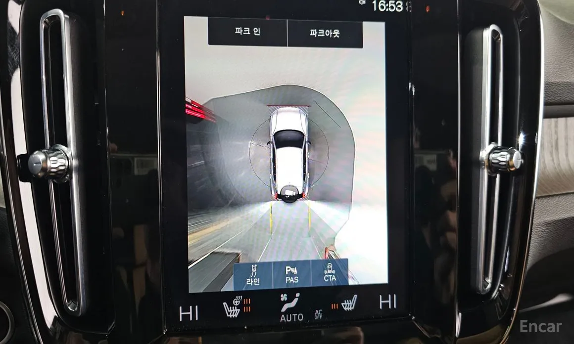 Фото 15 - Volvo XC40