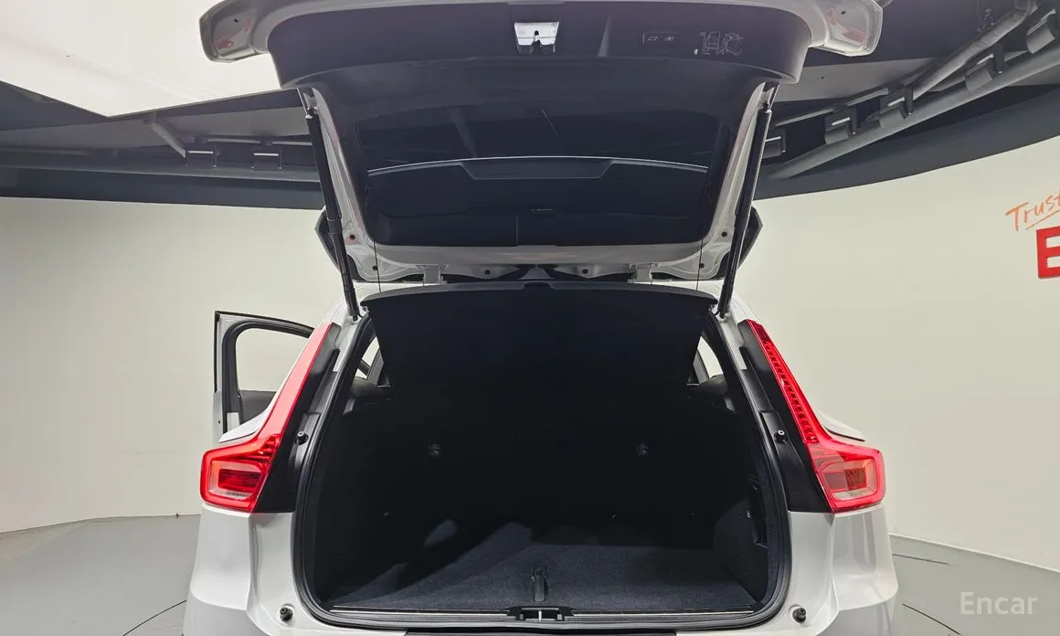 Фото 20 - Volvo XC40