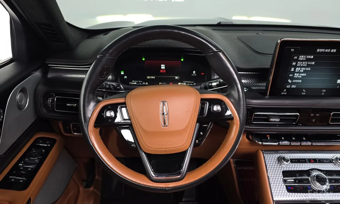 Фото 13 - Lincoln Aviator