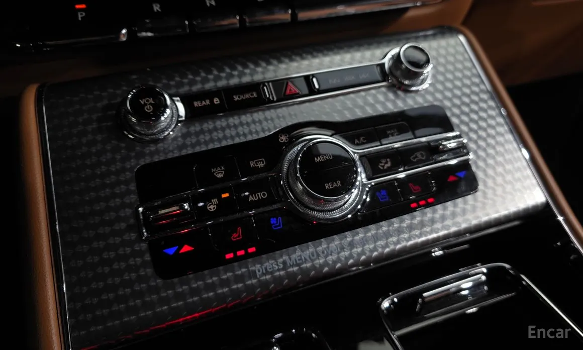 Фото 17 - Lincoln Aviator