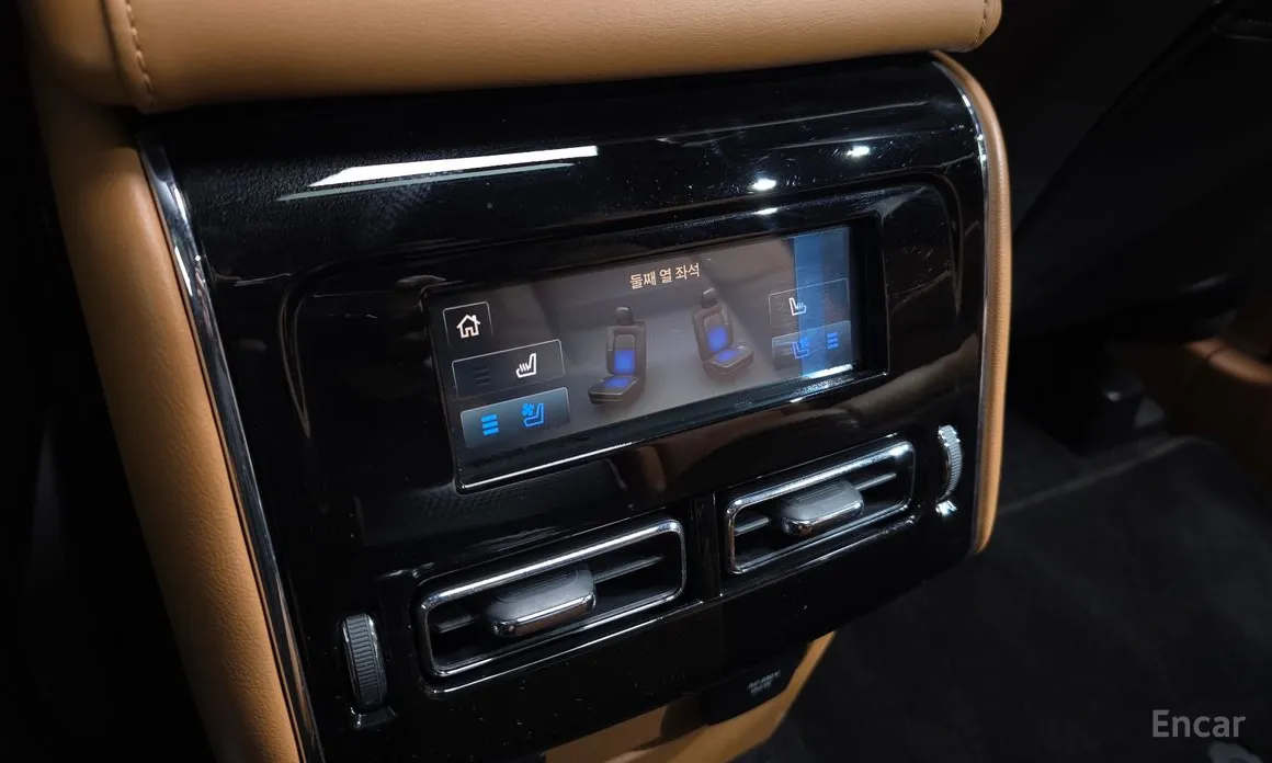 Фото 19 - Lincoln Aviator