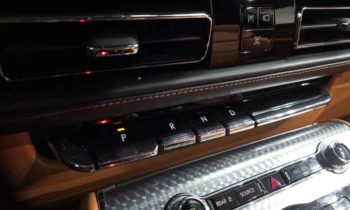 Фото 9 - Lincoln Aviator