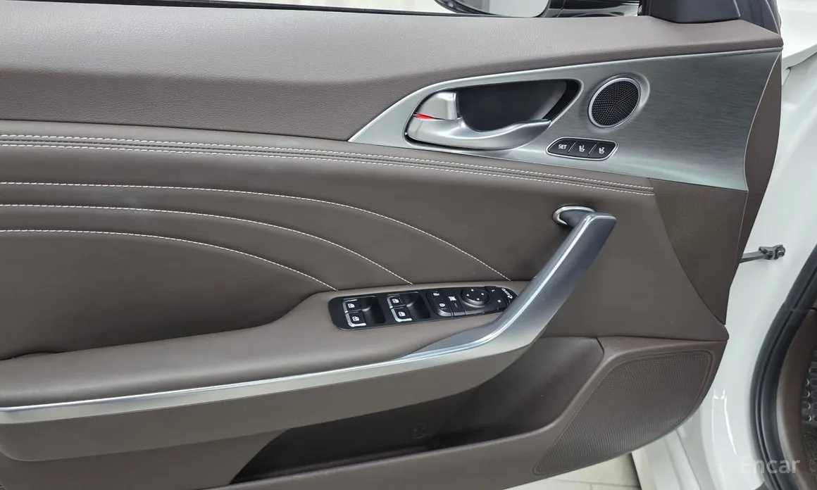 Фото 16 - Kia Stinger