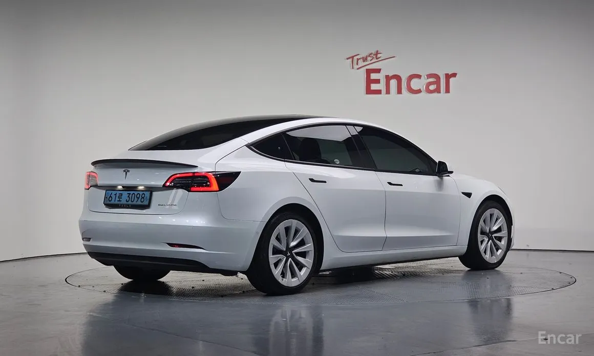 Фото 2 - Tesla Model 3