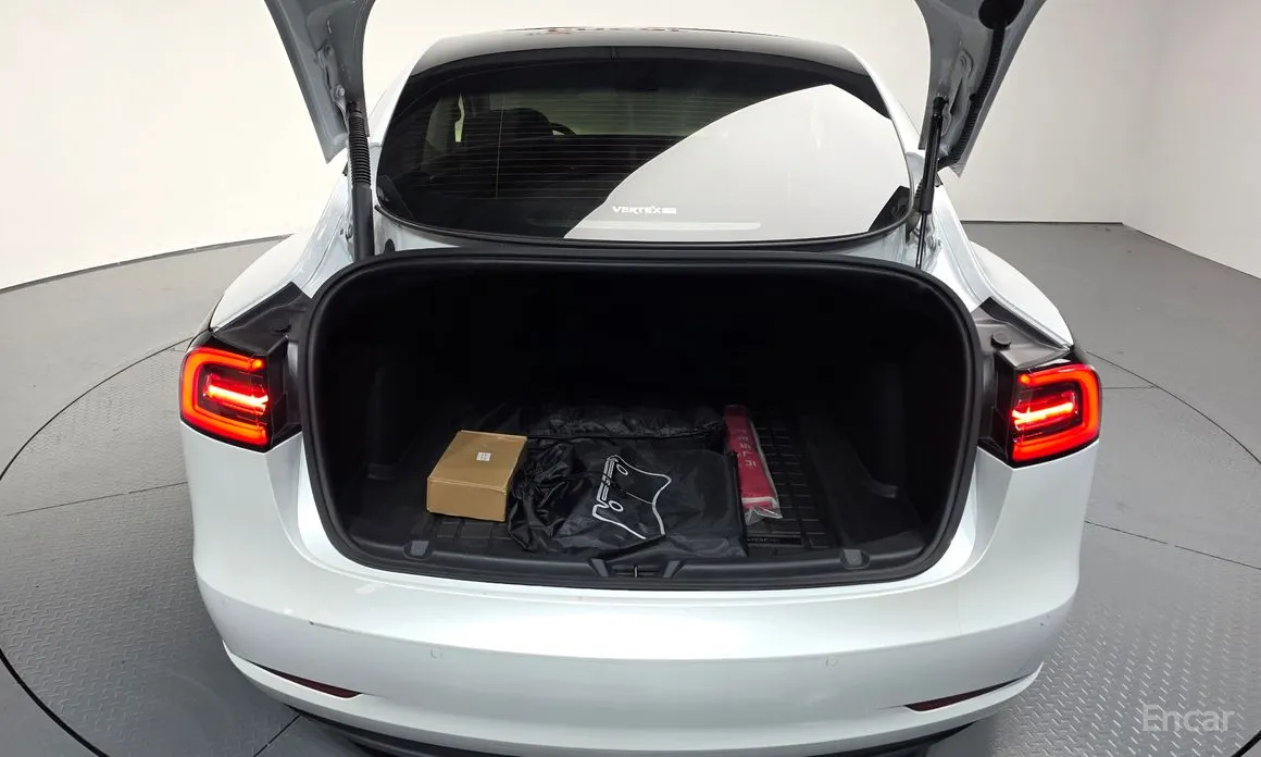 Фото 20 - Tesla Model 3