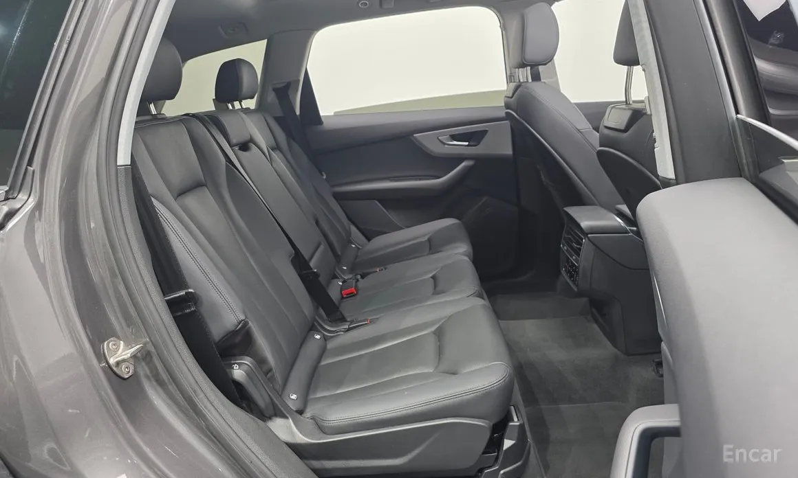 Фото 12 - Audi Q7