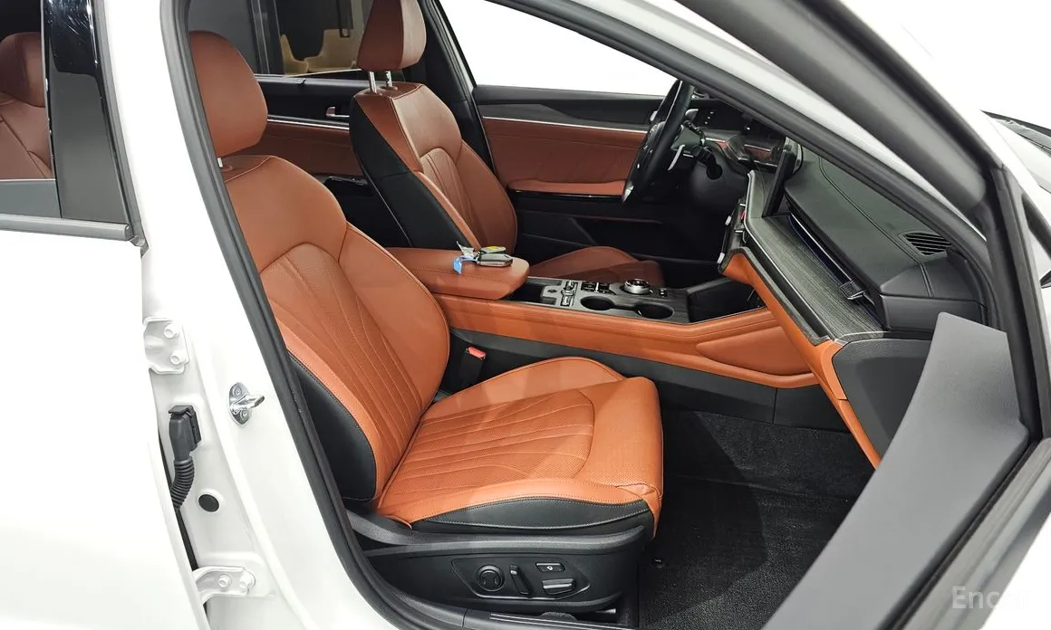 Photo 10 - Kia K5