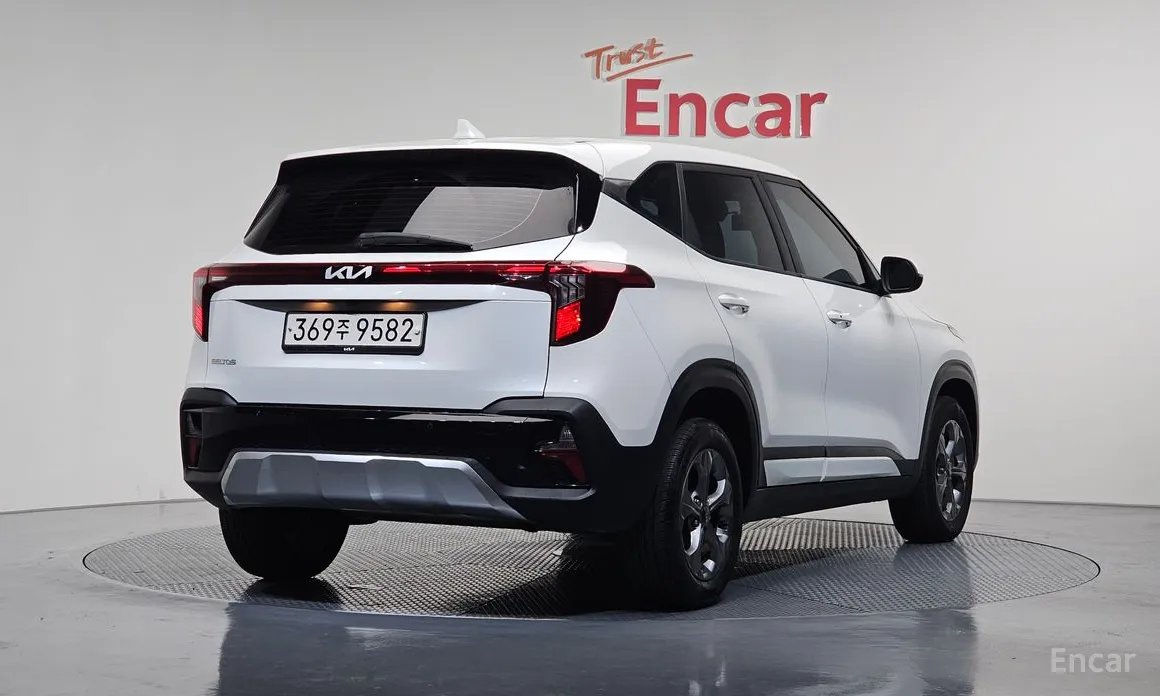 Фото 2 - Kia Seltos