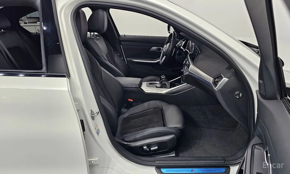 Photo 10 - BMW 3 Series