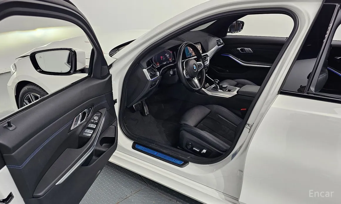 Photo 11 - BMW 3 Series