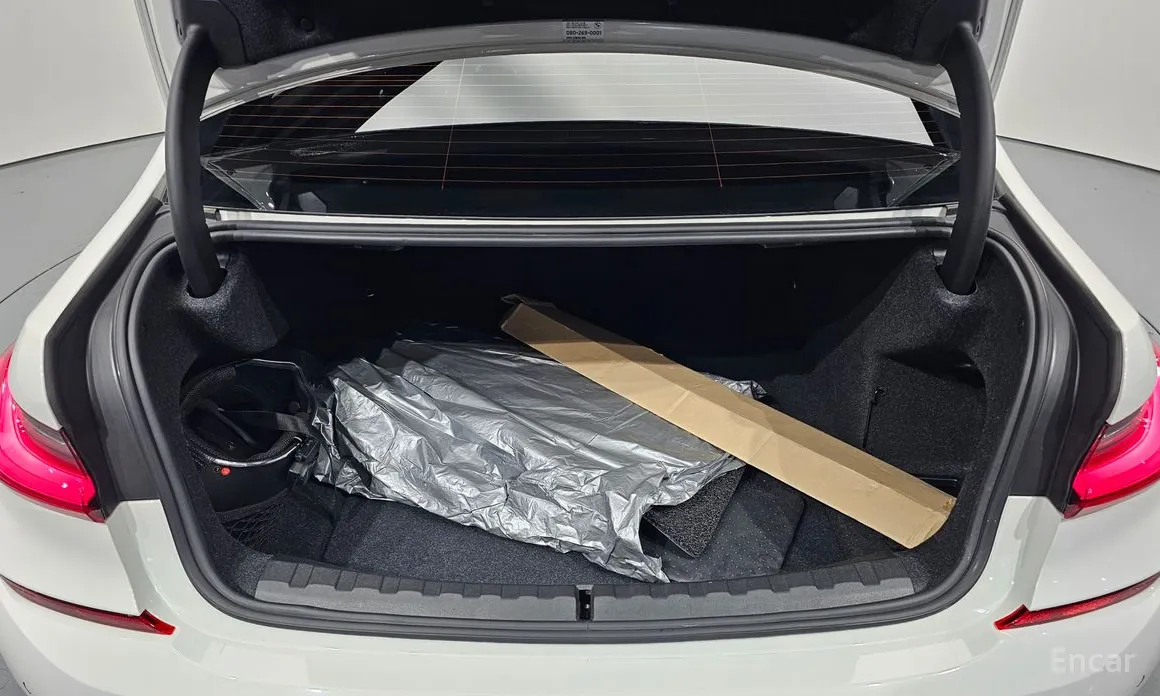 Photo 20 - BMW 3 Series